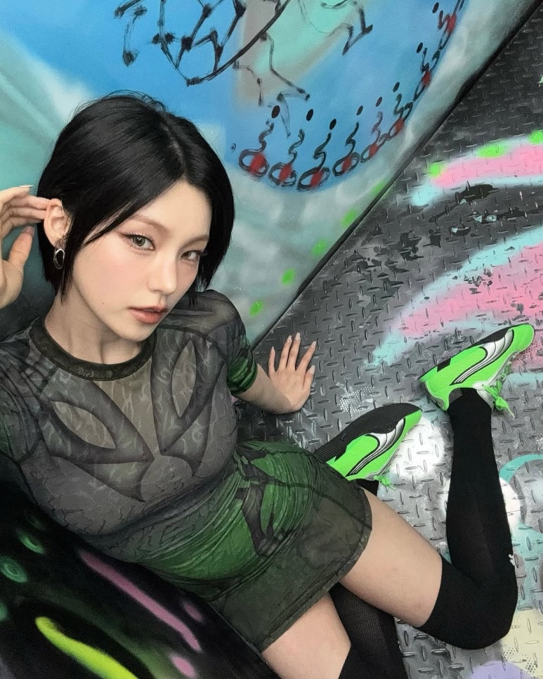 【K-POP】 イェジ様のセクシーPUMAボディスーツエロ画像